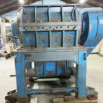 タナカ社製　中古プラスチック粉砕機　【MF55-1050】　【100馬力75kW】　背面画像のサムネイル
