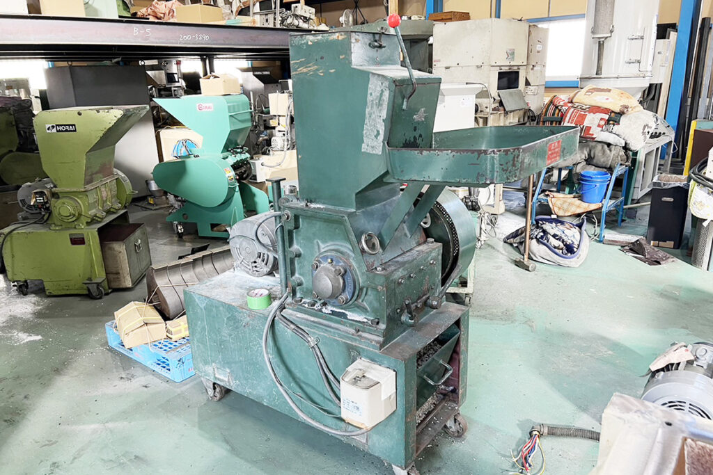 大登機械社製　中古プラスチック粉砕機　【10馬力7.5kW】