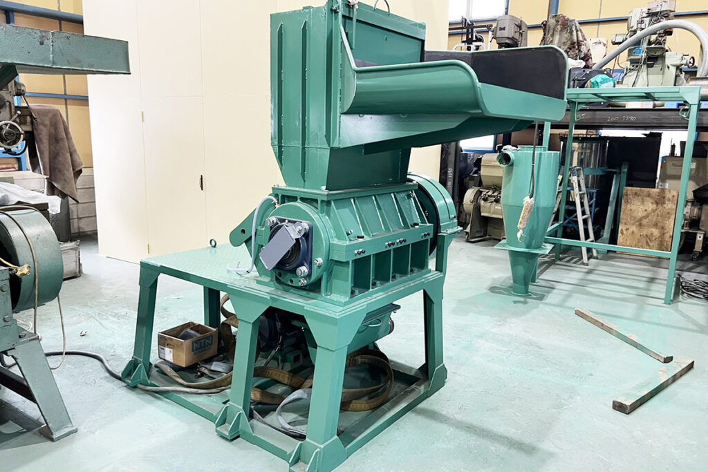 ソメタニ産業社製　中古プラスチック粉砕機　【SKC-35-720】　【15馬力11kW】