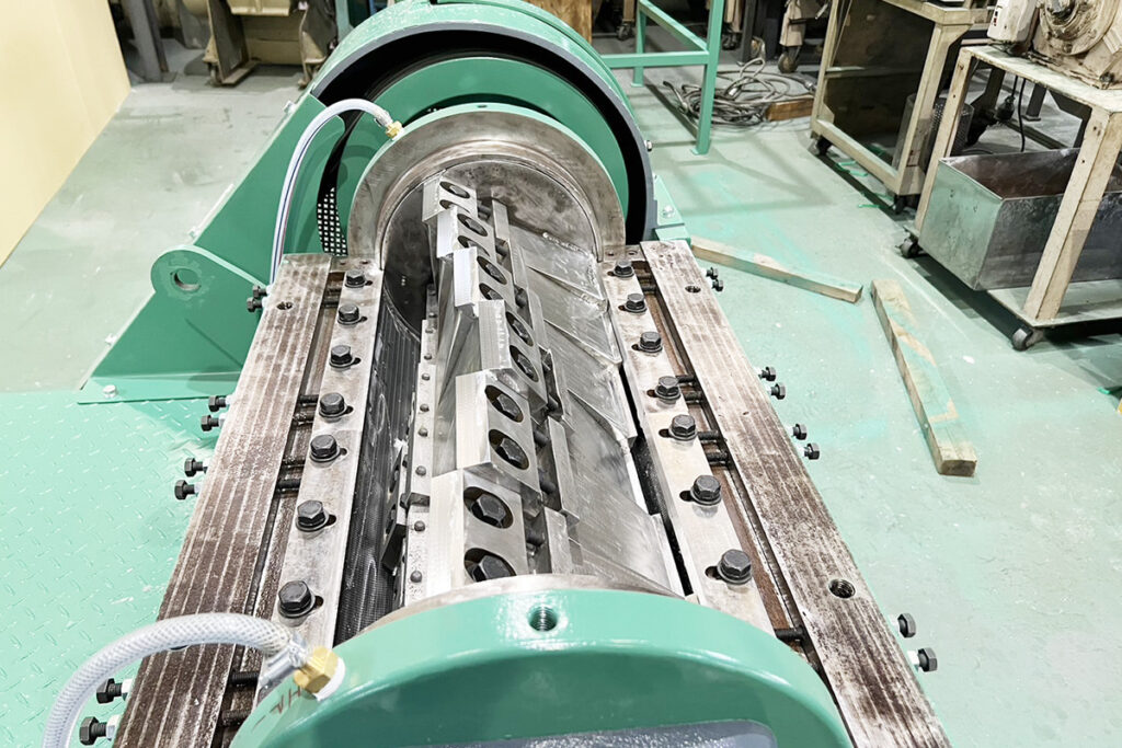 ソメタニ産業社製　中古プラスチック粉砕機　【SKC-35-720】　【15馬力11kW】　刃部画像