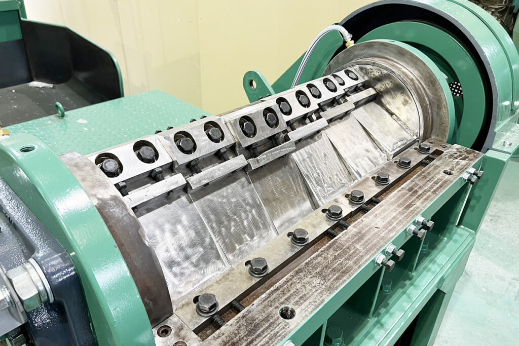 ソメタニ産業社製　中古プラスチック粉砕機　【SKC-35-720】　【15馬力11kW】　刃部画像3