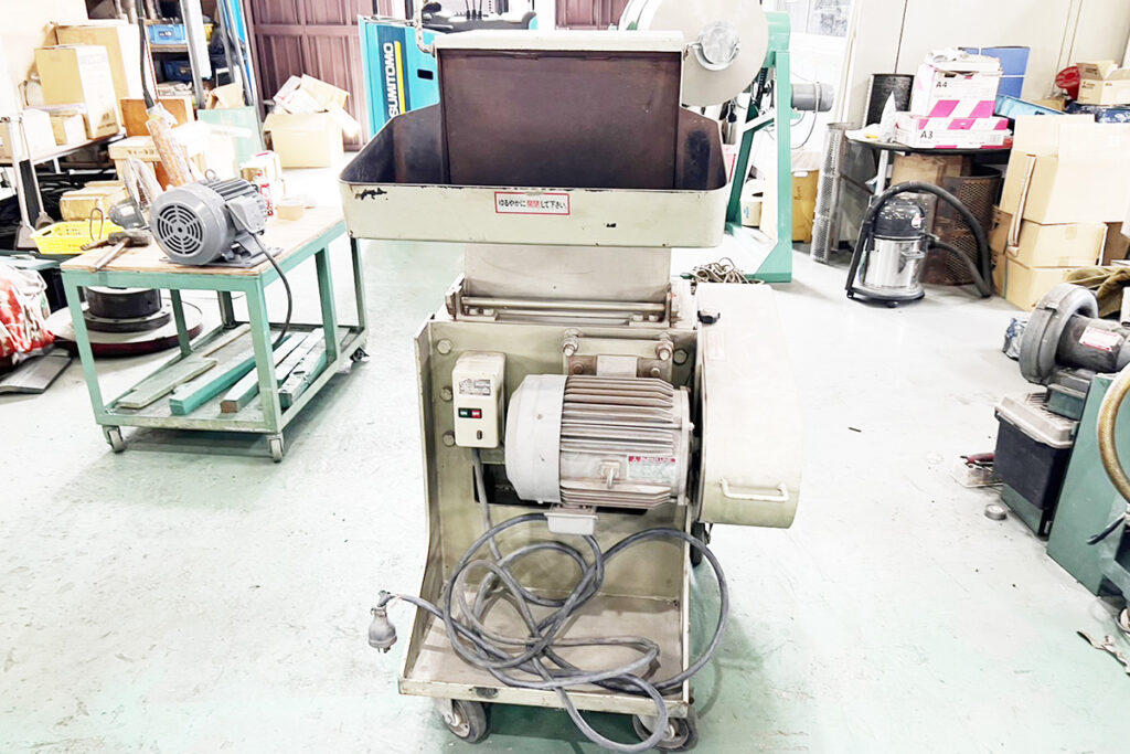 ホーライ社製　中古プラスチック粉砕機　【V-360（VC-360）】　【5馬力3.7kW】