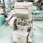 ホーライ社製　中古プラスチック粉砕機　【V-360（VC-360）】　【5馬力3.7kW】　刃部画像　背面画像のサムネイル