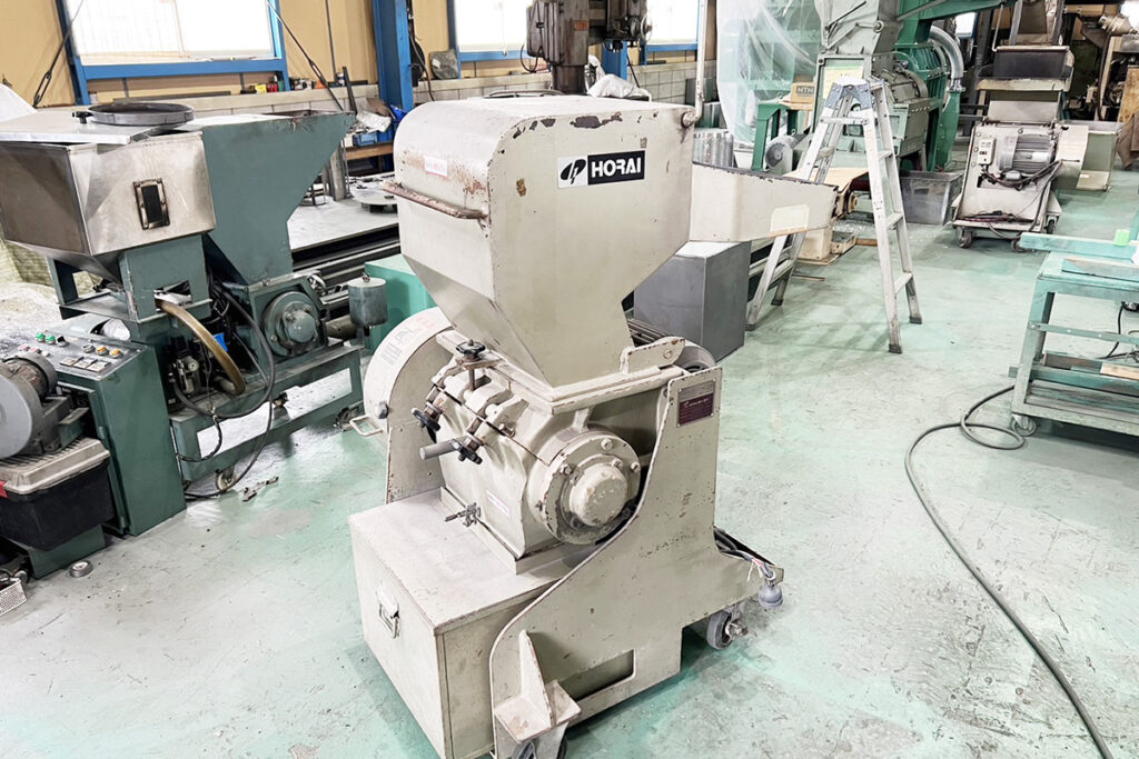ホーライ社製　中古プラスチック粉砕機　【V-360（VC-360）】　【5馬力3.7kW】　刃部画像　側面画像2