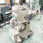 ホーライ社製　中古プラスチック粉砕機　【V-360（VC-360）】　【5馬力3.7kW】　刃部画像　側面画像2のサムネイル