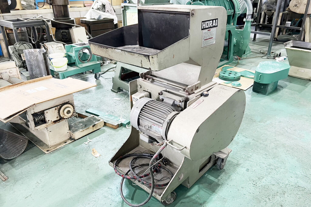 ホーライ社製　中古プラスチック粉砕機　【V-360（VC-360）】　【5馬力3.7kW】