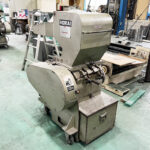 ホーライ社製　中古プラスチック粉砕機　【V-360（VC-360）】　【5馬力3.7kW】　側面画像2のサムネイル