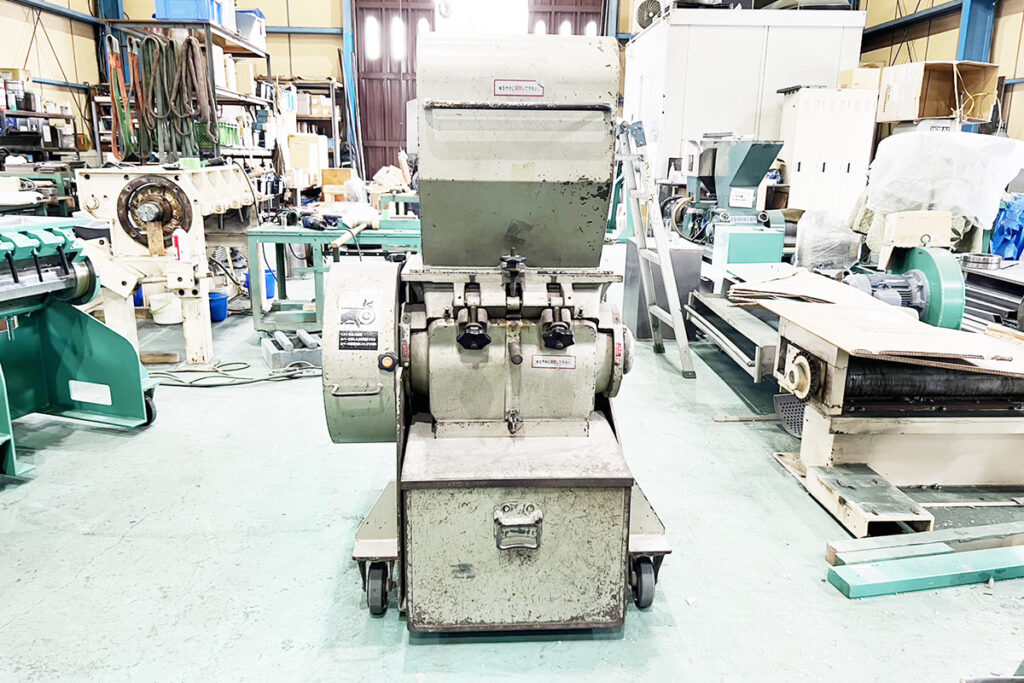 ホーライ社製　中古プラスチック粉砕機　【V-360（VC-360）】　【5馬力3.7kW】　背面画像