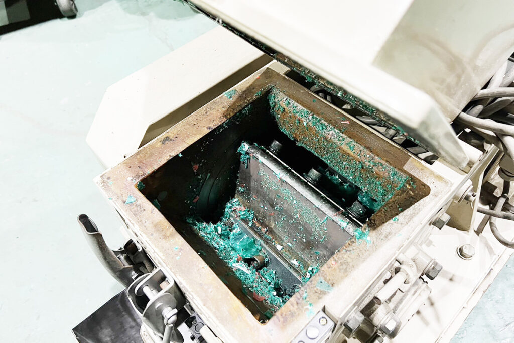 ダイコー精機社製　中古プラスチック粉砕機　【DAS-20】　【3馬力2.2kW】　刃部画像