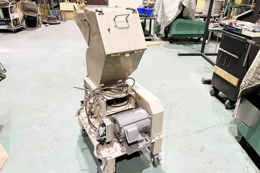 ダイコー精機社製　中古プラスチック粉砕機　【DAS-20】　【3馬力2.2kW】　背面画像