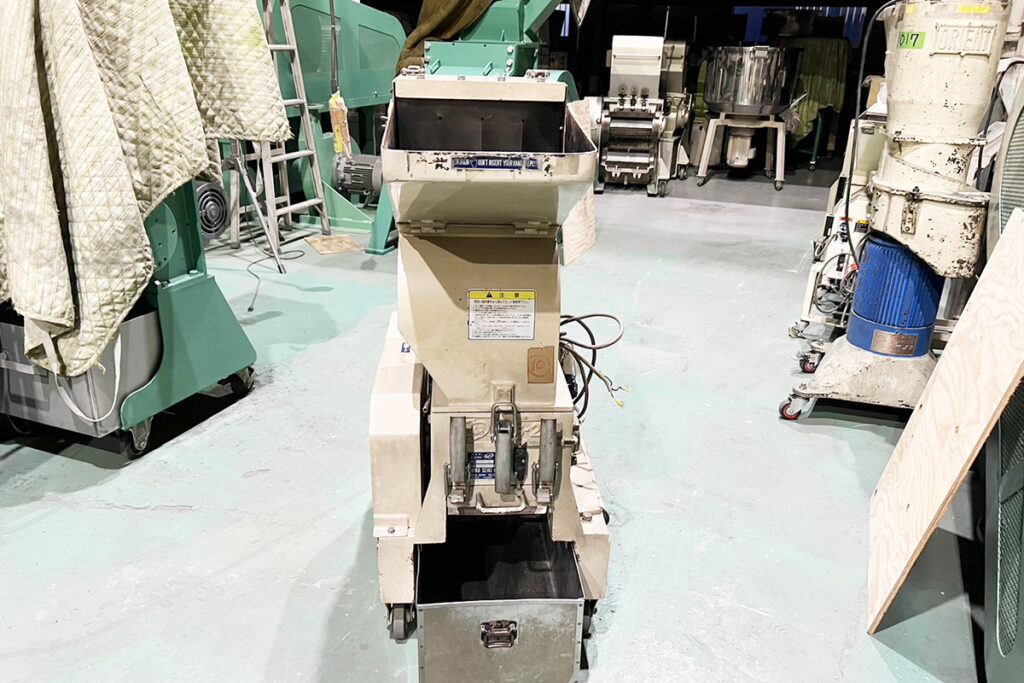 ダイコー精機社製　中古プラスチック粉砕機　【DAS-20】　【3馬力2.2kW】　正面画像