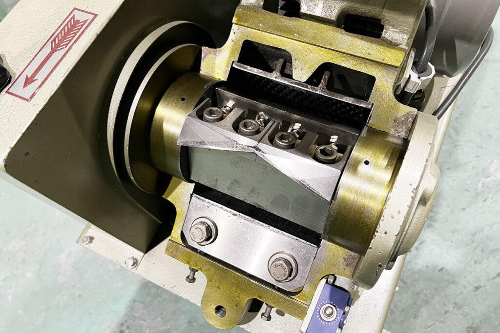 ホーライ社製　中古プラスチック粉砕機　【P-1314】　【1馬力0.75kW】　刃部画像