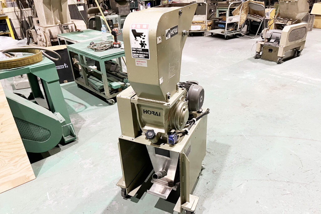 ホーライ社製　中古プラスチック粉砕機　【P-1314】　【1馬力0.75kW】　背面画像