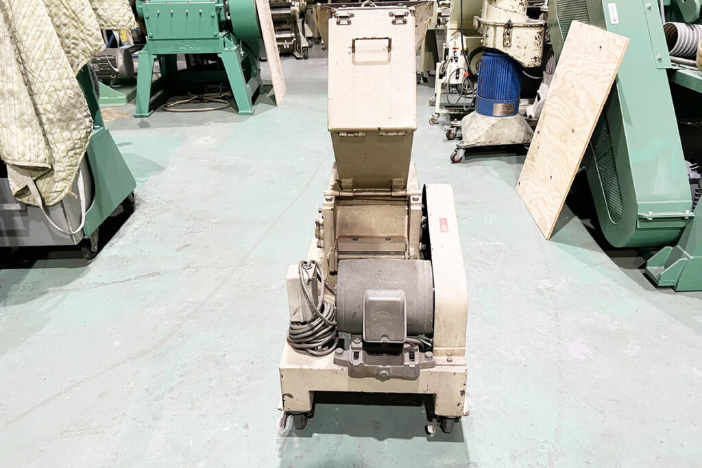 ダイコー精機社製　中古プラスチック粉砕機　【DAS-20】　【3馬力2.2kW】　背面画像