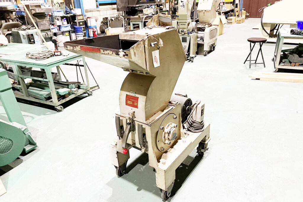 ダイコー精機社製　中古プラスチック粉砕機　【DAS-20】　【3馬力2.2kW】　側面画像