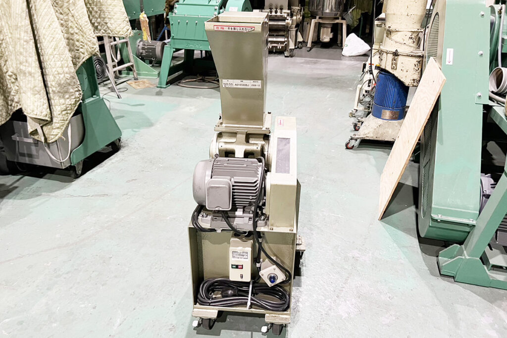 ホーライ社製　中古プラスチック粉砕機　【P-1314】　【1馬力0.75kW】　正面画像