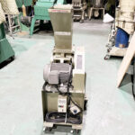 ホーライ社製　中古プラスチック粉砕機　【P-1314】　【1馬力0.75kW】　正面画像のサムネイル