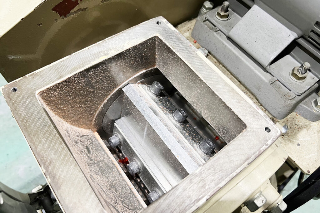 ダイコー精機社製　中古プラスチック粉砕機　【DAS-14】　【2馬力1.5kW】　刃部画像2
