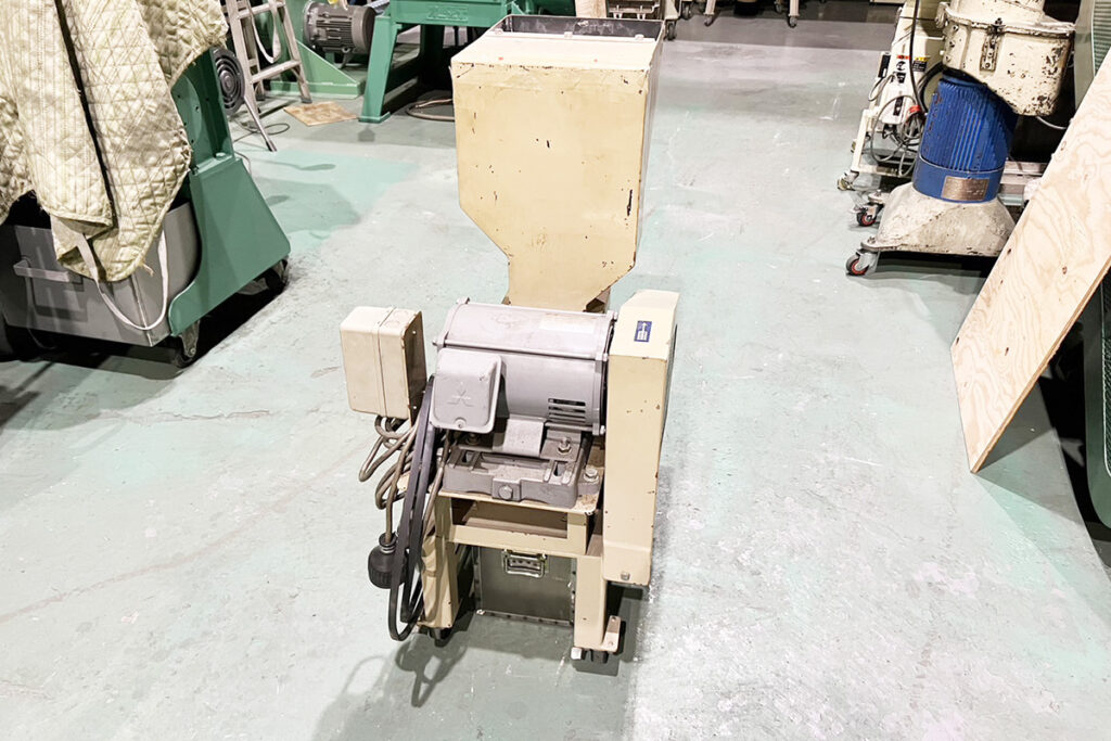 ダイコー精機社製　中古プラスチック粉砕機　【DAS-14】　【2馬力1.5kW】　背面画像