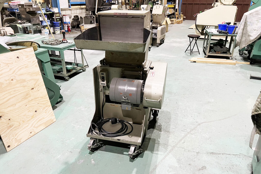 ホーライ社製　中古プラスチック粉砕機　【V-360（VC-360）】　【5馬力3.7kW】