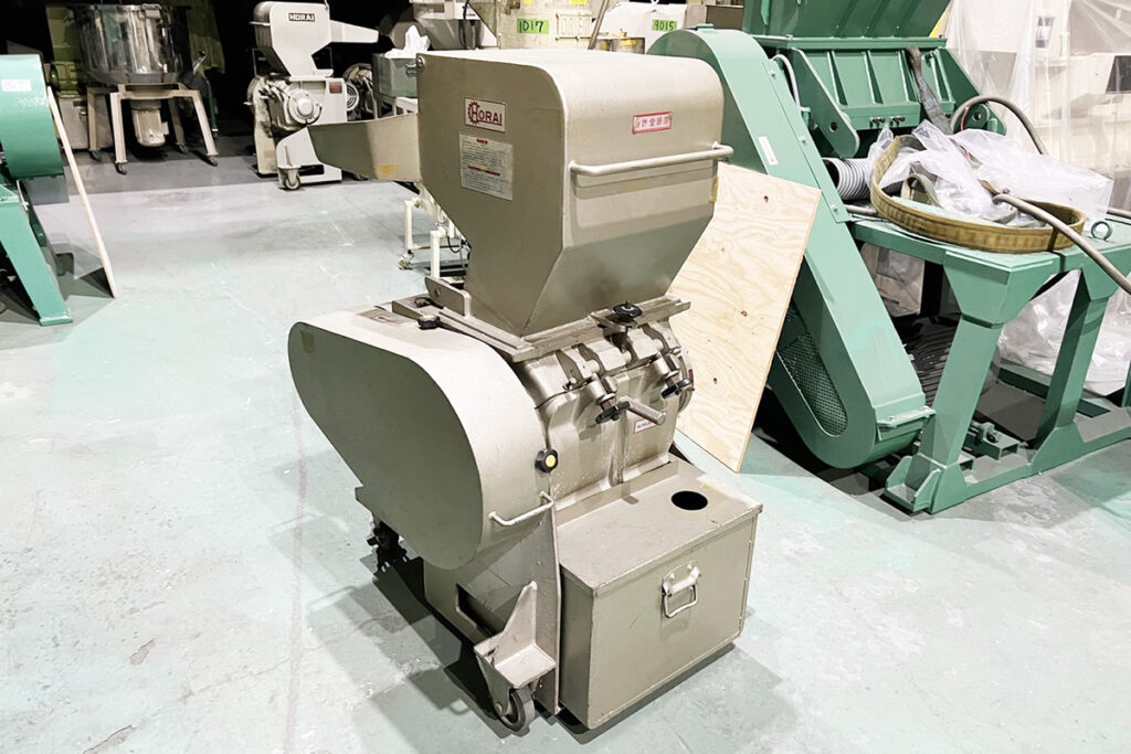 ホーライ社製　中古プラスチック粉砕機　【V-360（VC-360）】　【5馬力3.7kW】　背面画像