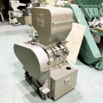 ホーライ社製　中古プラスチック粉砕機　【V-360（VC-360）】　【5馬力3.7kW】　背面画像のサムネイル