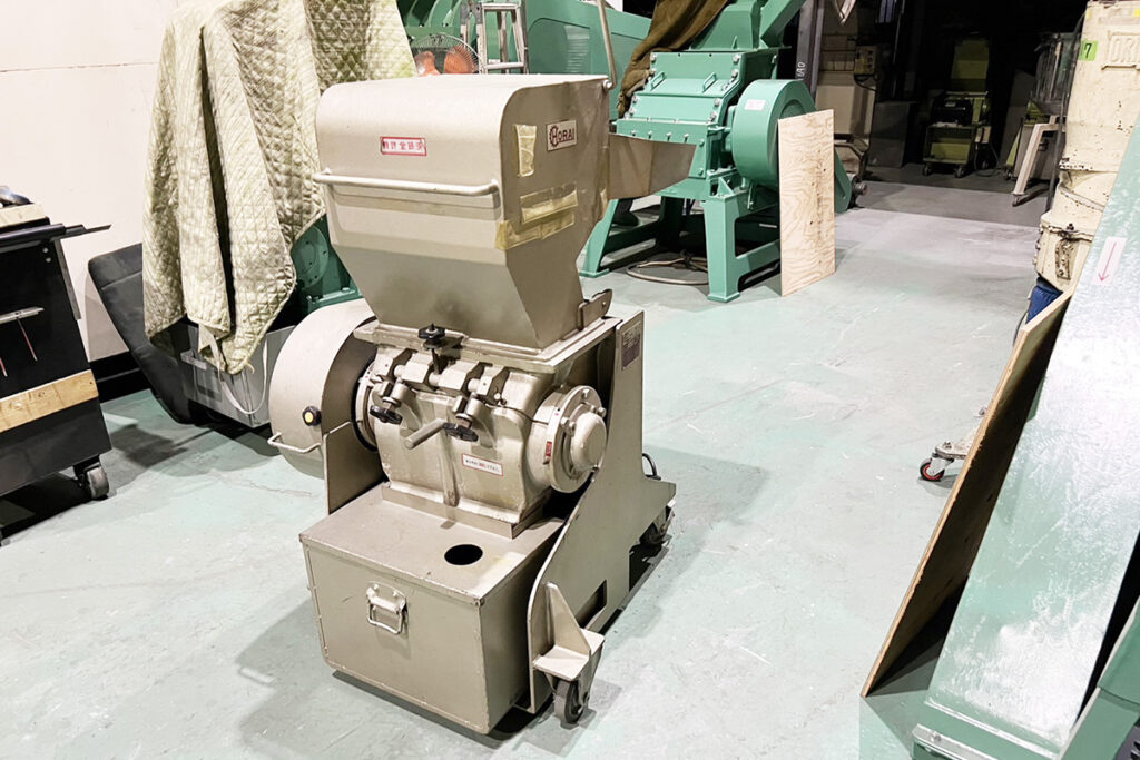 ホーライ社製　中古プラスチック粉砕機　【V-360（VC-360）】　【5馬力3.7kW】　背面画像2