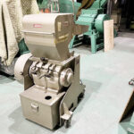 ホーライ社製　中古プラスチック粉砕機　【V-360（VC-360）】　【5馬力3.7kW】　背面画像2のサムネイル