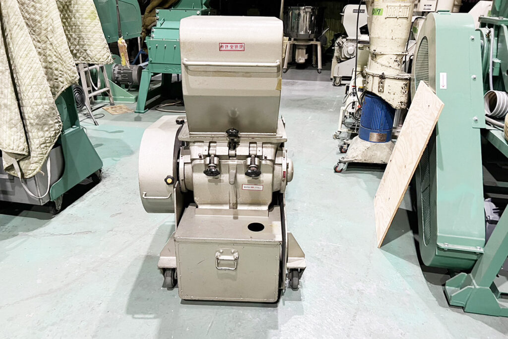 ホーライ社製　中古プラスチック粉砕機　【V-360（VC-360）】　【5馬力3.7kW】　背面画像3