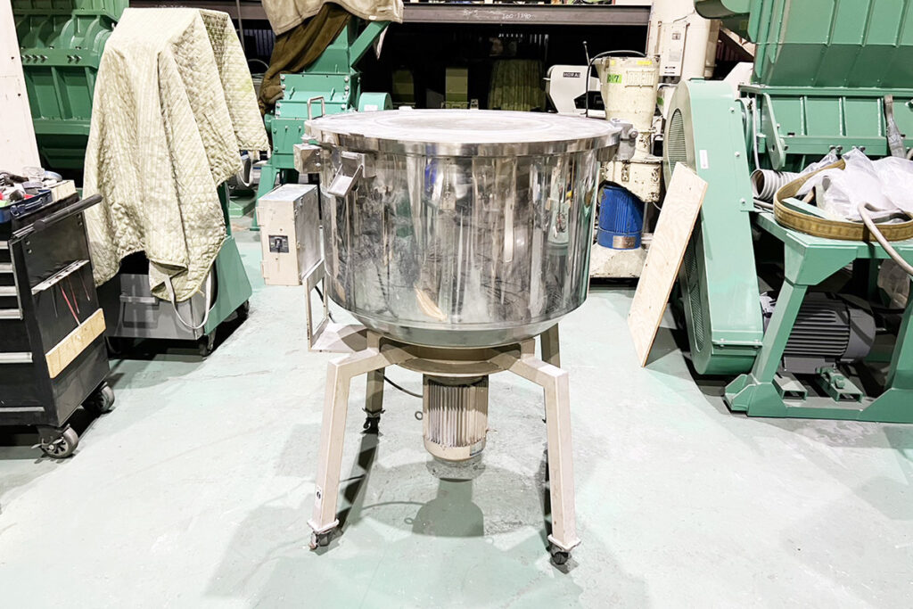 日水化工社製　中古タンブラー・混合機（ミキサー）　【EK-02】　【5馬力3.7kW】　【容量150kg】　正面画像