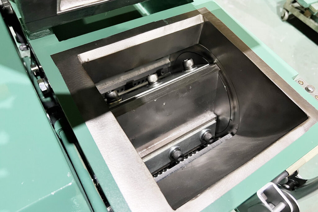 ダイコー精機社製　中古プラスチック粉砕機　【DAS-20】　【3馬力2.2kW】　刃部画像2