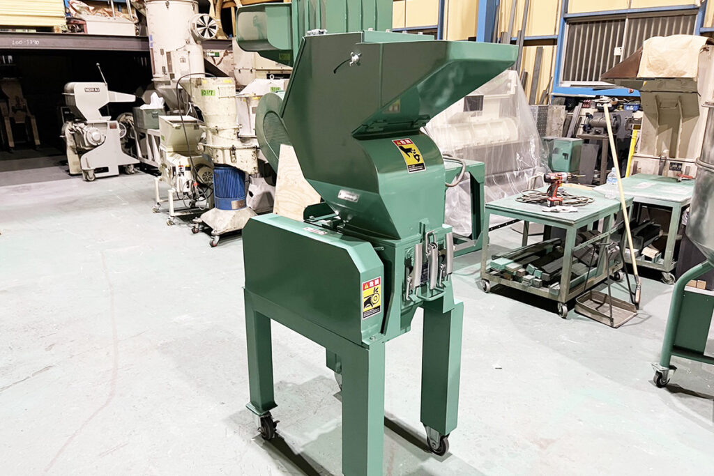 ダイコー精機社製　中古プラスチック粉砕機　【DAS-20】　【3馬力2.2kW】　側面画像