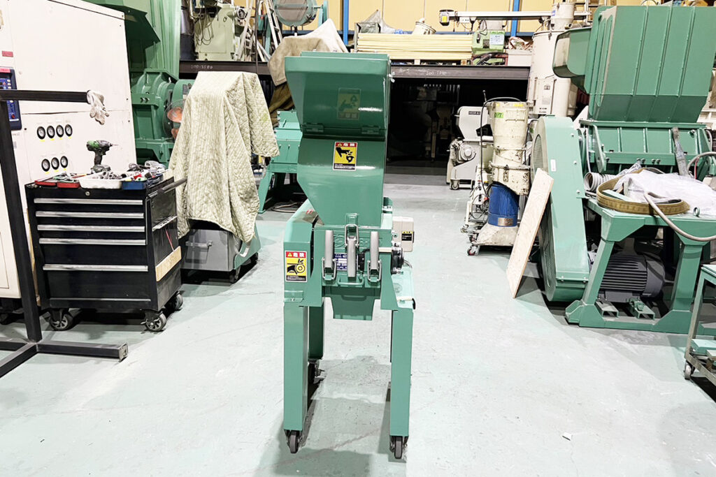 ダイコー精機社製　中古プラスチック粉砕機　【DAS-20】　【3馬力2.2kW】　正面画像
