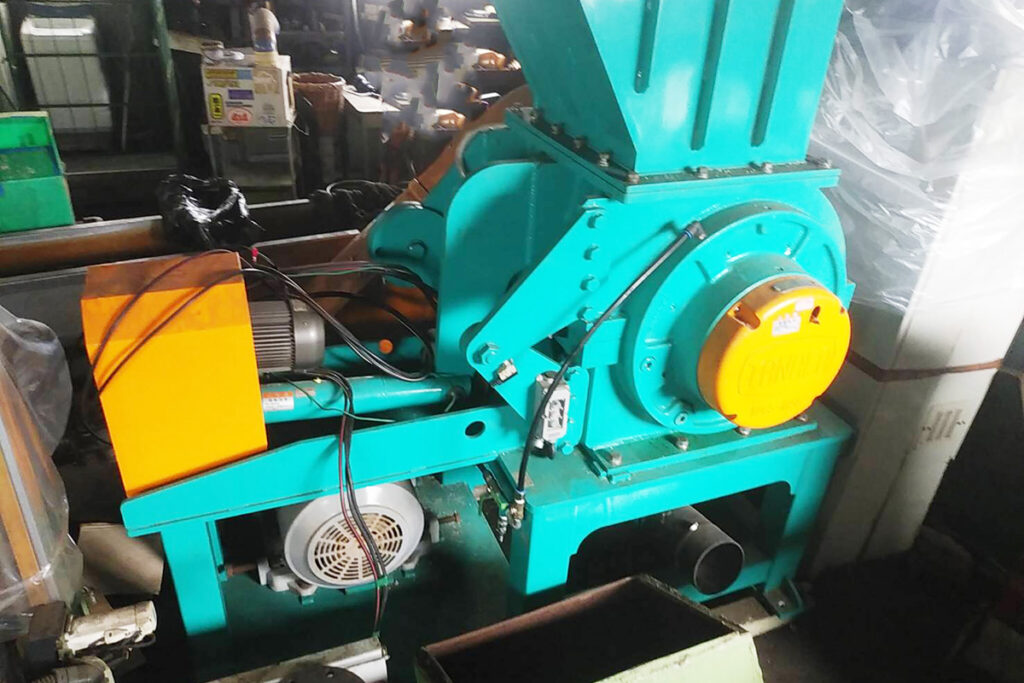 タナカ社製　中古プラスチック粉砕機　【M-45-560】　【50馬力37kW】