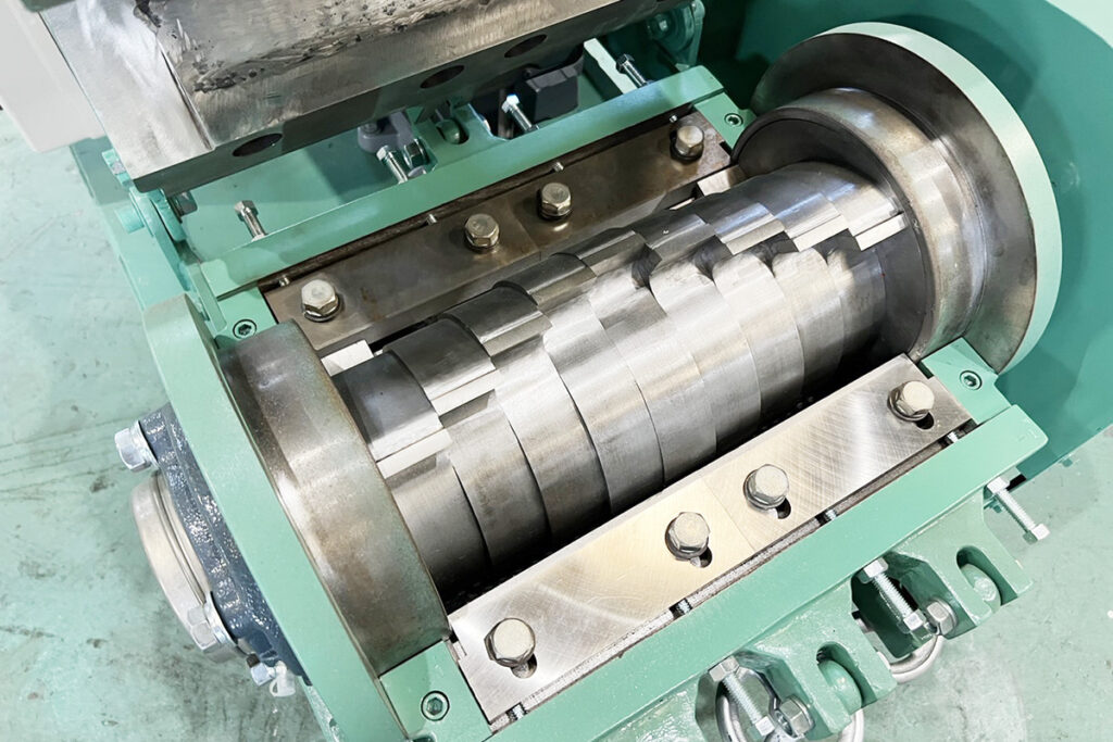 太田工業所社製　中古プラスチック粉砕機　【KM-K-5】　【7.5馬力5.5kW】　刃部画像2