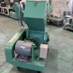 太田工業所社製　中古プラスチック粉砕機　【KM-K-5】　【7.5馬力5.5kW】　背面画像のサムネイル