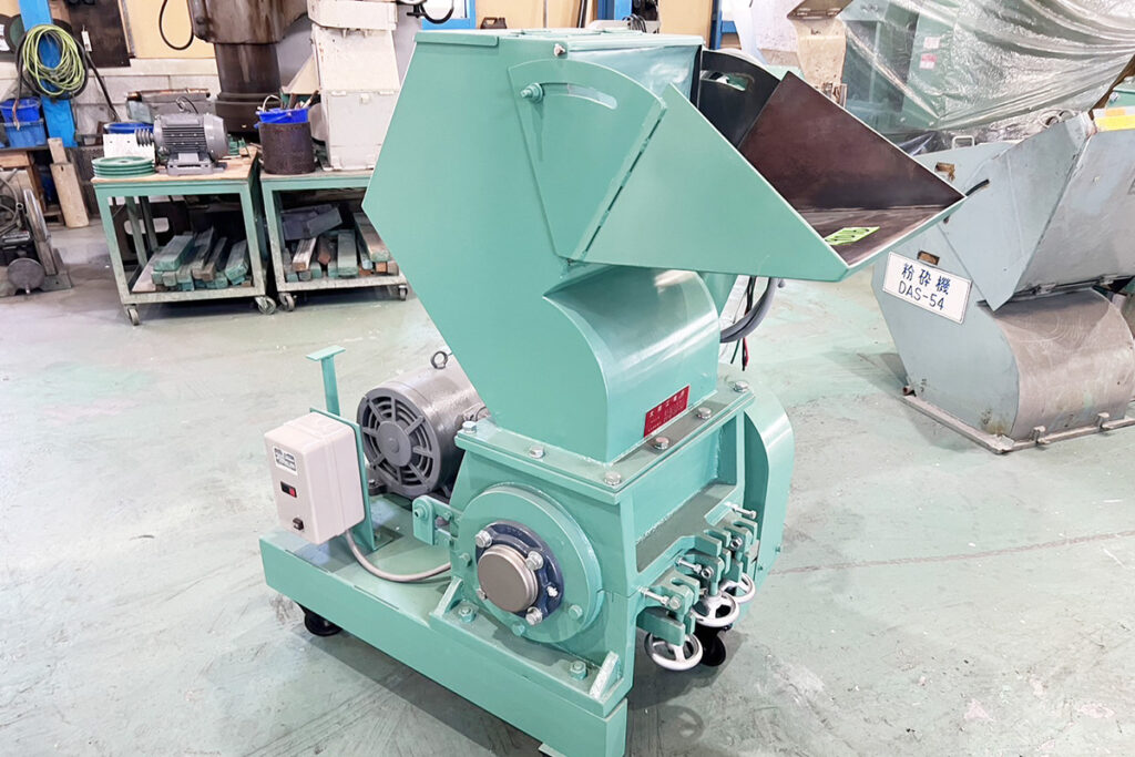 太田工業所社製　中古プラスチック粉砕機　【KM-K-5】　【7.5馬力5.5kW】