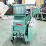 太田工業所社製　中古プラスチック粉砕機　【KM-K-5】　【7.5馬力5.5kW】　正面画像のサムネイル