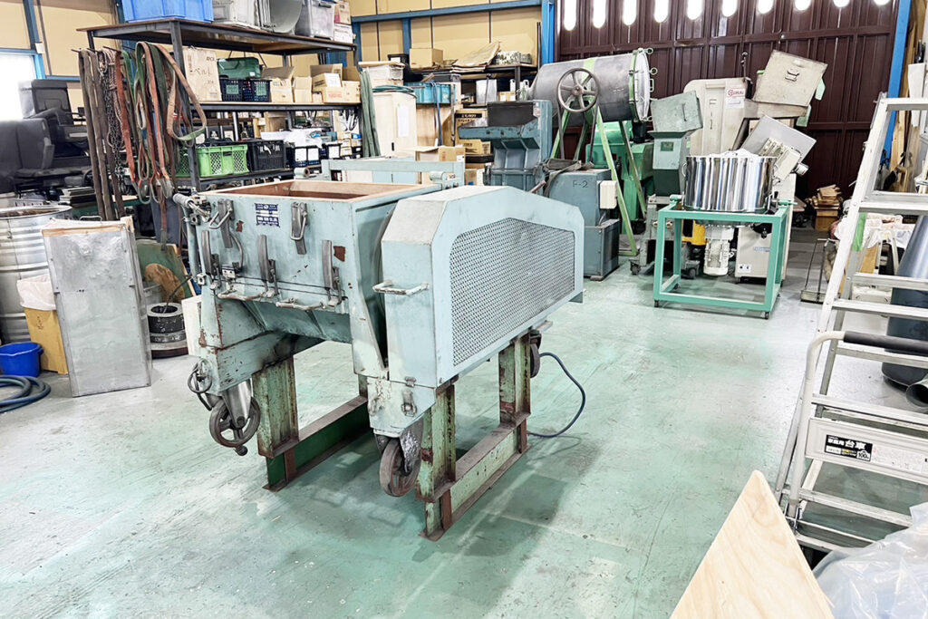 ダイコー精機社製　中古プラスチック粉砕機　【DAS-54】　【20馬力15kW】　側面画像