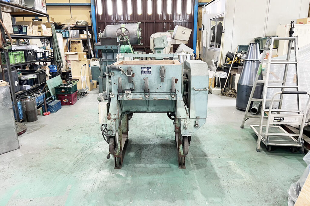 ダイコー精機社製　中古プラスチック粉砕機　【DAS-54】　【20馬力15kW】　正面画像