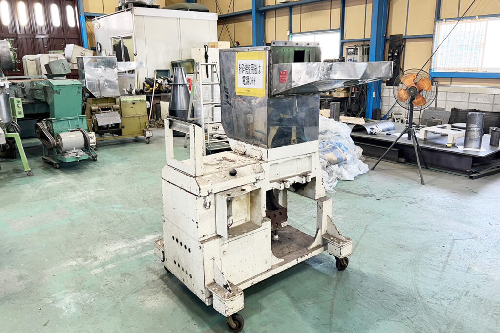 森田精機社製　中古プラスチック粉砕機　【JC-10D】　【10馬力7.5kW】　側面画像