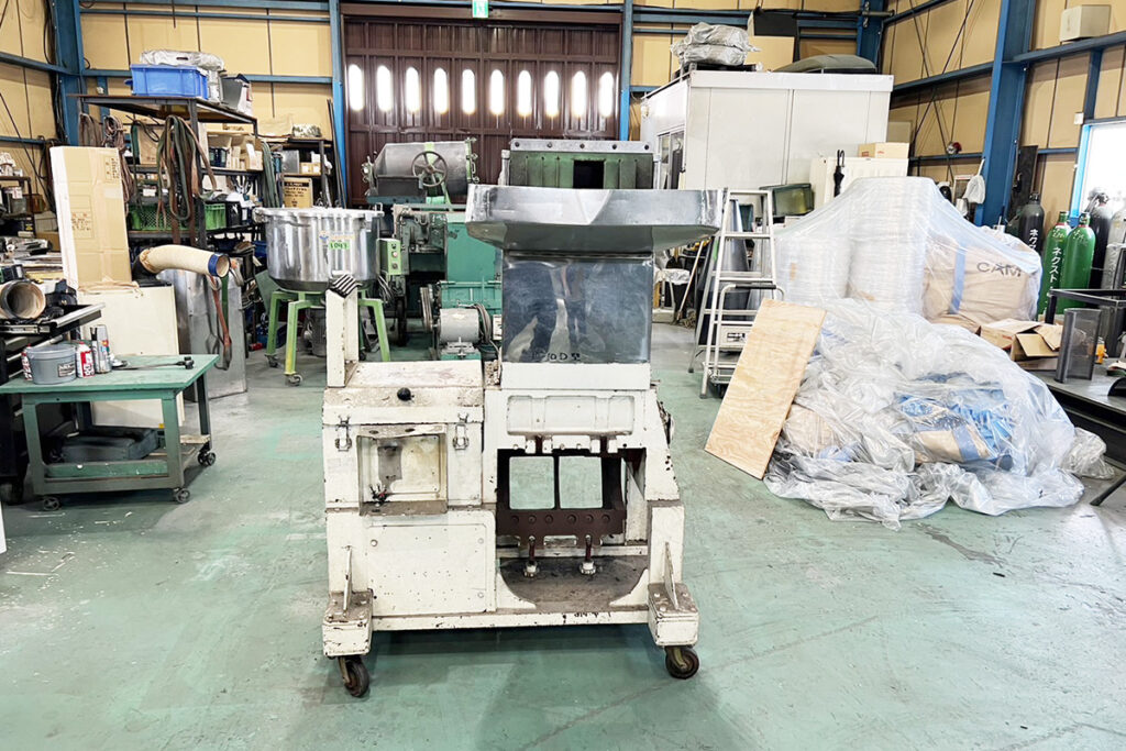 森田精機社製　中古プラスチック粉砕機　【JC-10D】　【10馬力7.5kW】　正面画像