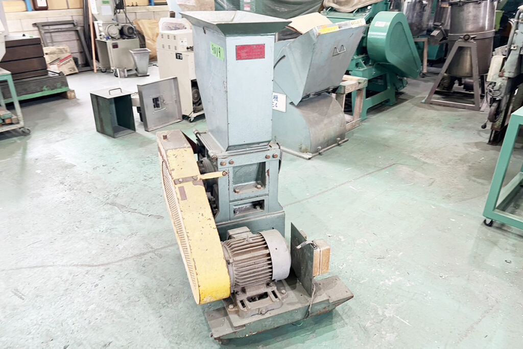 大達精工場社製　中古プラスチック粉砕機　【RF200】　【3馬力2.2kW】　側面画像