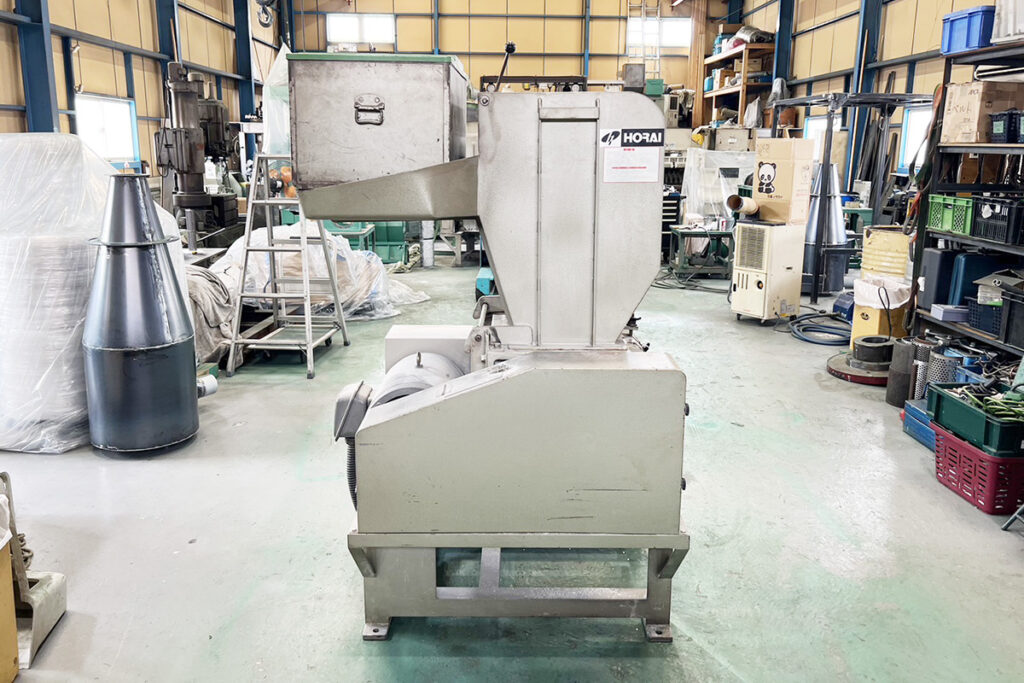 ホーライ社製　中古プラスチック粉砕機　【V-420（VC-420）】　【15馬力11kW】