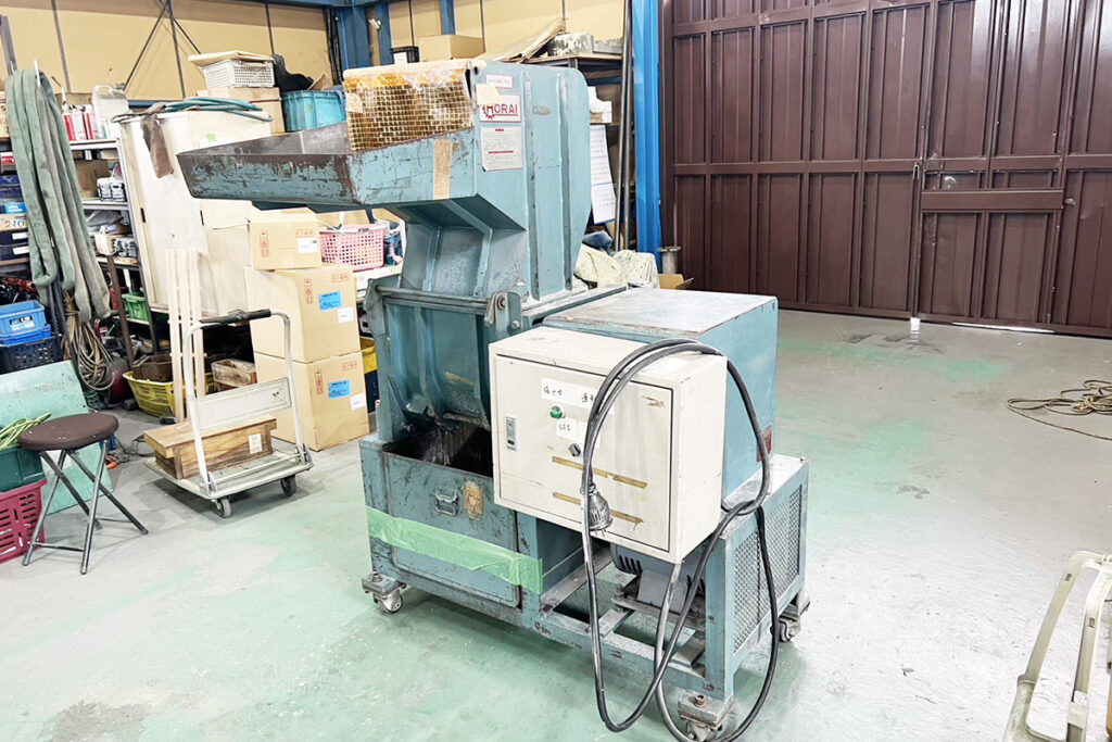ホーライ社製　中古プラスチック粉砕機　【Z-420（ZC-420）】　【10馬力7.5kW】