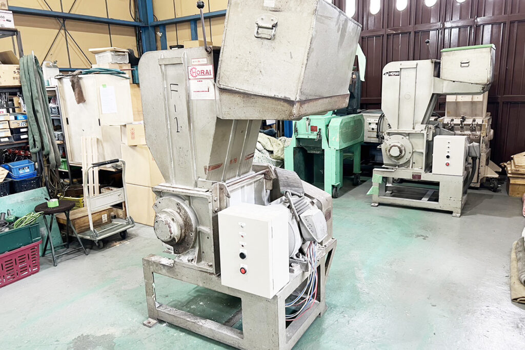 ホーライ社製　中古プラスチック粉砕機　【V-420（VC-420）】　【15馬力11kW】