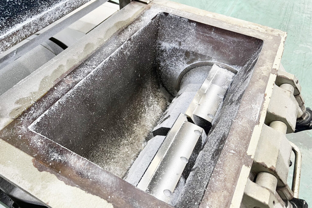 ホーライ社製　中古プラスチック粉砕機　【V-420（VC-420）】　【15馬力11kW】　刃部画像2