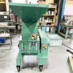 ダイコー精機社製　中古プラスチック粉砕機　【DAS-28】　【5馬力3.7kW】　正面画像のサムネイル