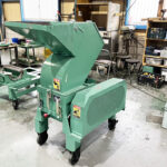 ダイコー精機社製　中古プラスチック粉砕機　【DAS-28】　【5馬力3.7kW】　側面画像のサムネイル