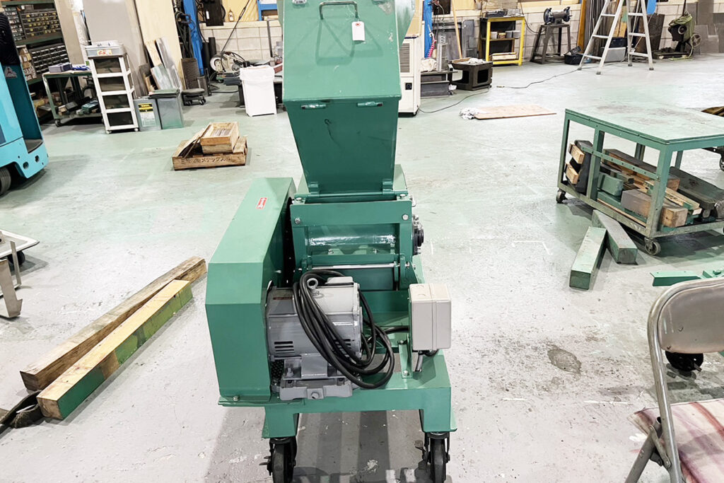 ダイコー精機社製　中古プラスチック粉砕機　【DAS-28】　【5馬力3.7kW】　背面画像